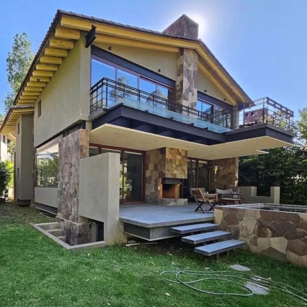 $90,000 MXN En Renta
    
        
    


    
        
            Hab: 4
        
        
            Baños: 5
        
        
            600 m²